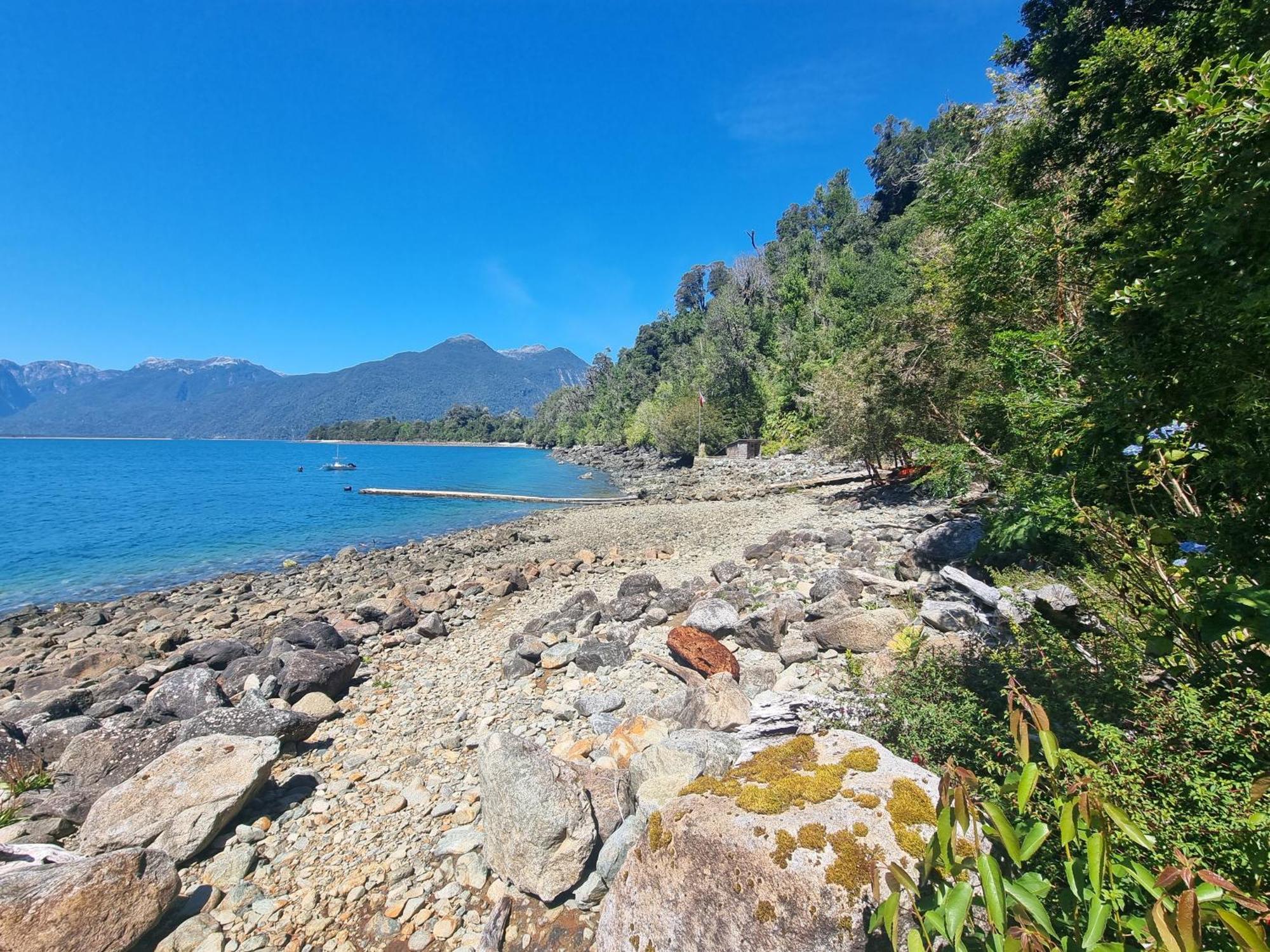 Termas Comau Estero Lago